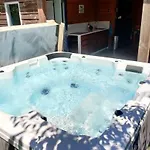 Wellness Tilburg- Jacuzzi- Prive Sauna En Zwembad 民宿 *