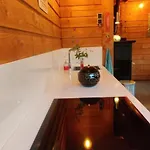 Quarto em Acomodações Particulares Ecolodge, Jacuzzi Prive Sauna Warm Pool Outside Shower In Oasis Near Centre