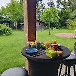 Δωμάτια σε οικογενειακή κατοικία Ecolodge, Jacuzzi Prive Sauna Warm Pool Outside Shower In Oasis Near Centre