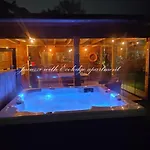 Ecolodge, Jacuzzi Prive Sauna Warm Pool Outside Shower In Oasis Near Centre Tilburgo