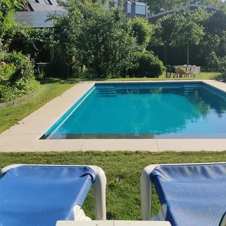 Met Zwembad In Groene Oase Bij Centrum Alloggio in famiglia Tilburg