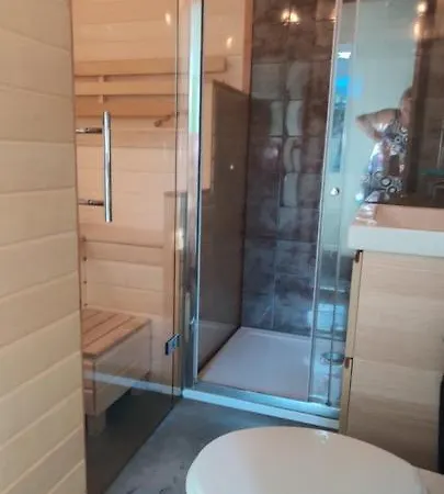 Wellness Tilburg- Jacuzzi- Prive Sauna En Zwembad Quarto em Acomodações Particulares *