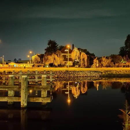 Met Zwembad In Groene Oase Bij Centrum
