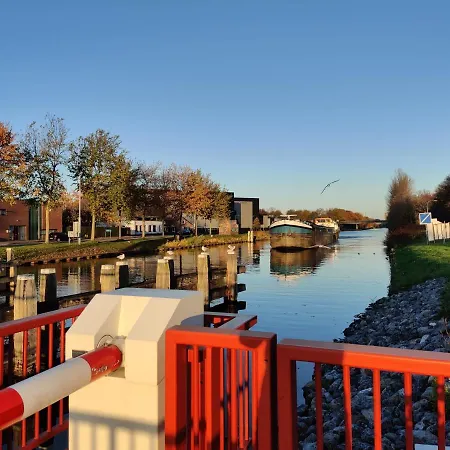 Met Zwembad In Groene Oase Bij Centrum Alloggio in famiglia Tilburg