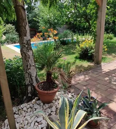 Δωμάτια σε οικογενειακή κατοικία Wellness Tilburg- Jacuzzi- Prive Sauna En Zwembad Τίλμπουργκ