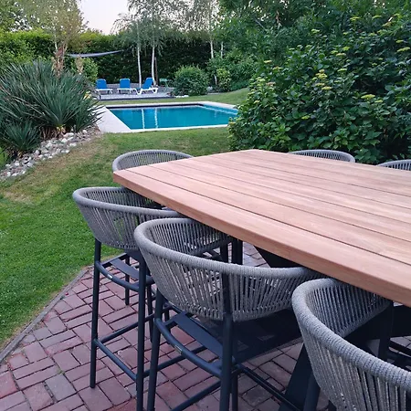 Met Zwembad In Groene Oase Bij Centrum Tilburg