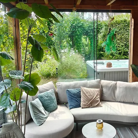 Accommodatie bij particulieren Wellness Tilburg- Jacuzzi- Privé Sauna En Zwembad