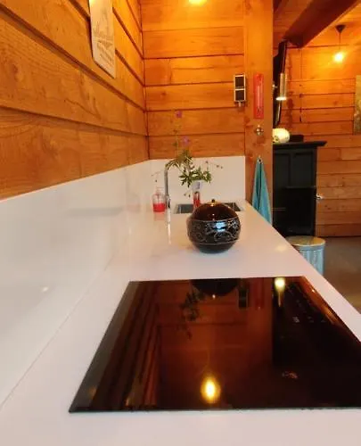 Δωμάτια σε οικογενειακή κατοικία Ecolodge, Jacuzzi Prive Sauna Warm Pool Outside Shower In Oasis Near Centre