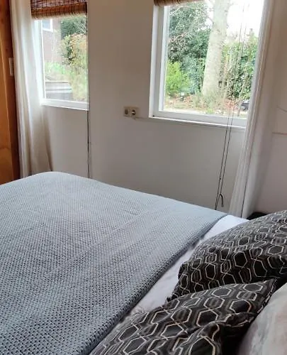 Met Zwembad In Groene Oase Bij Centrum Privatunterkunft