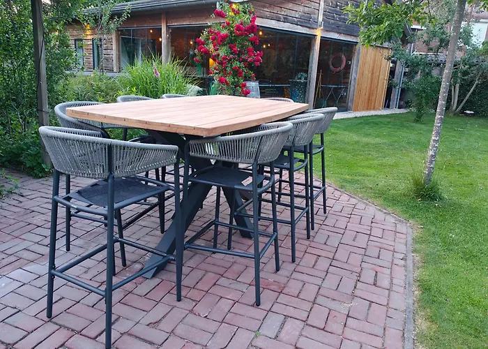 Met Zwembad In Groene Oase Bij Centrum * Tilburg