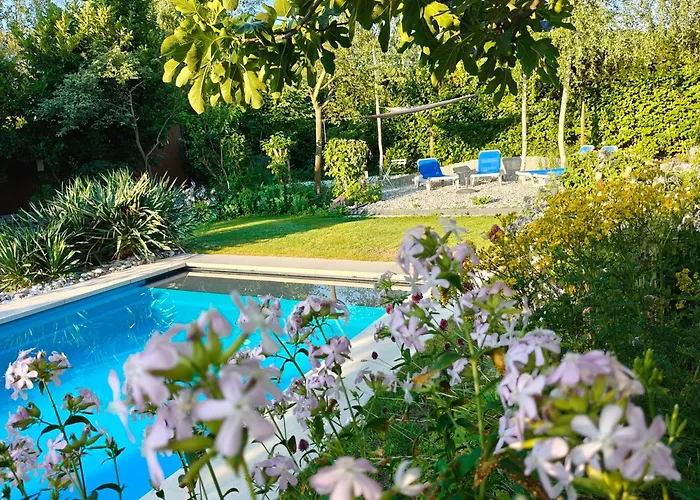 Δωμάτια σε οικογενειακή κατοικία Ecolodge, Jacuzzi Prive Sauna Warm Pool Outside Shower In Oasis Near Centre