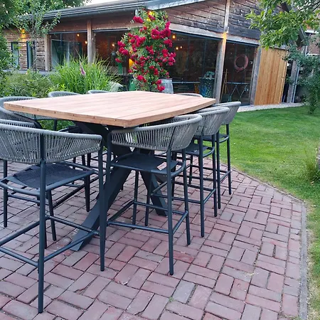 Met Zwembad In Groene Oase Bij Centrum * Tilburg